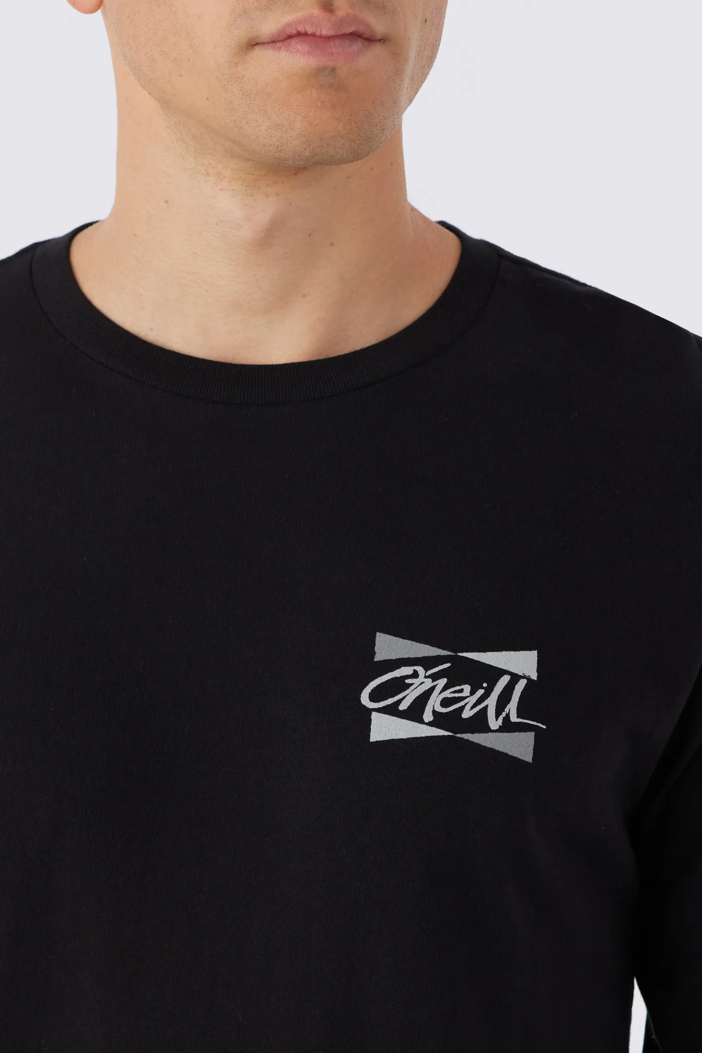 BANNER LONG SLEEVE TEE