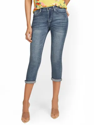 Lexi Mid-Rise Super-Skinny Capri Jeans - Siciliy Wash