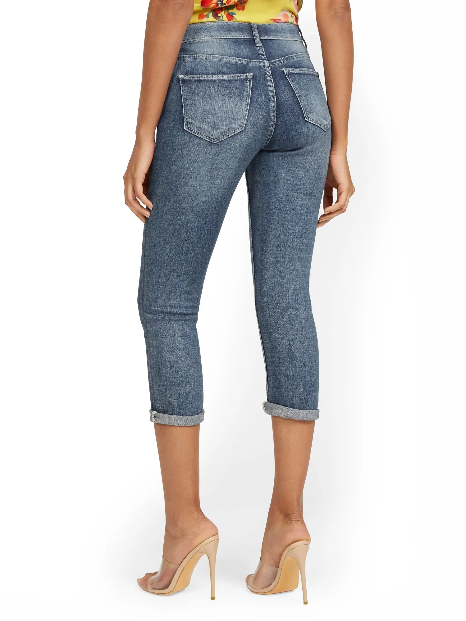 Lexi Mid-Rise Super-Skinny Capri Jeans - Siciliy Wash