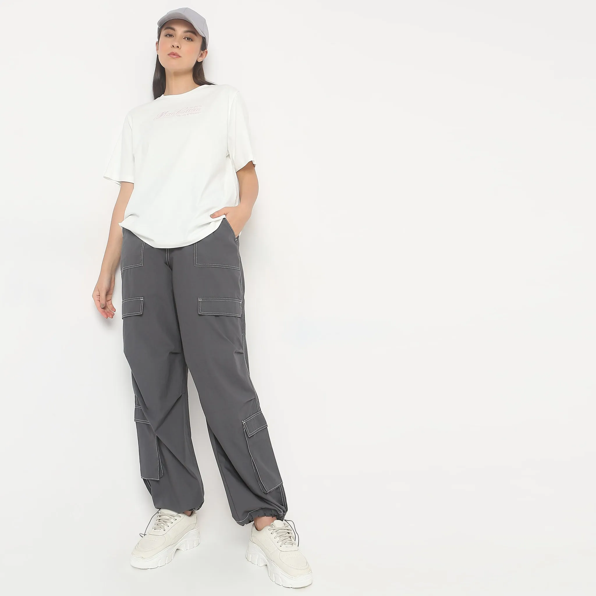 Relaxed Fit Mid Rise Pants