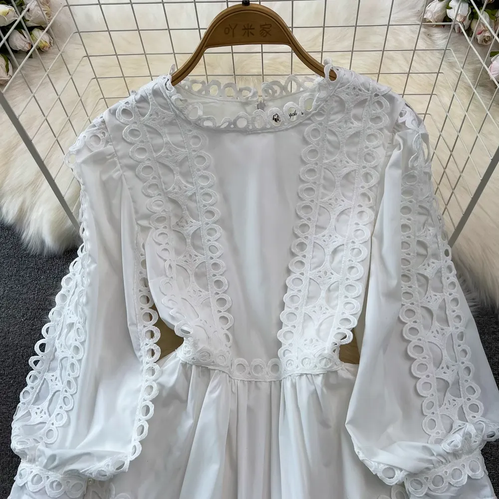 Spring and Autumn Retro Long Sleeve Lace Hollow Round Neck A Line Dress 1544