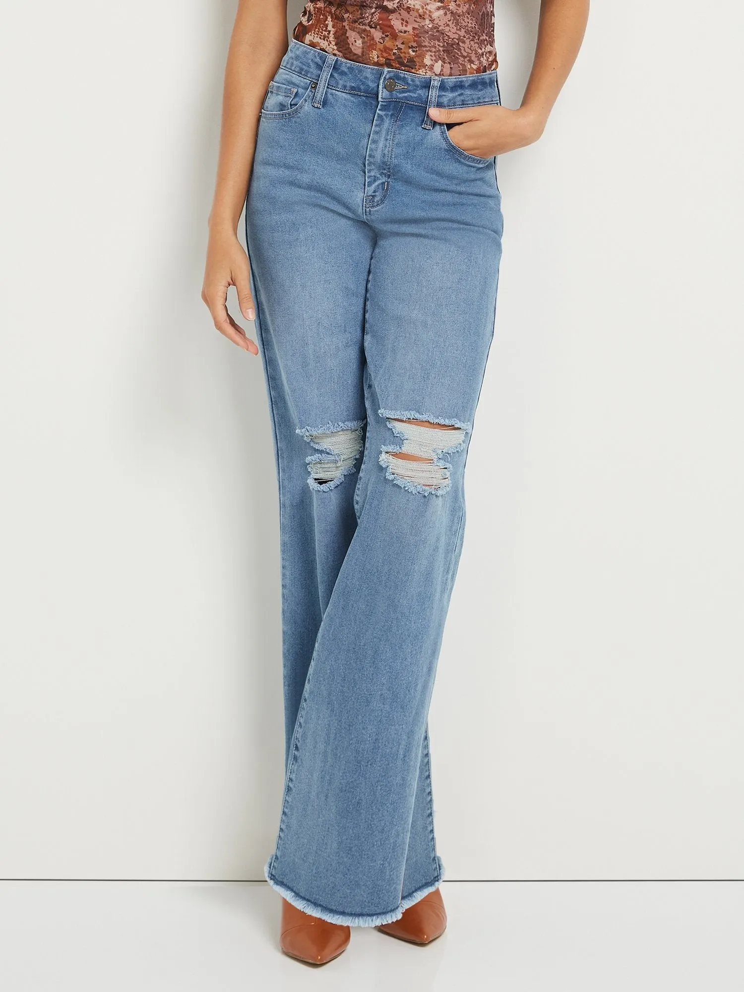 Ultra High-Waisted Wide-Leg Jeans - Light Wash