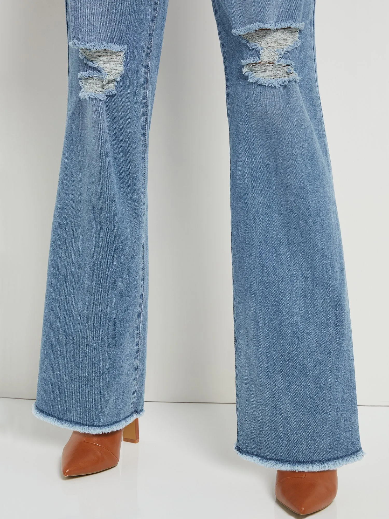 Ultra High-Waisted Wide-Leg Jeans - Light Wash